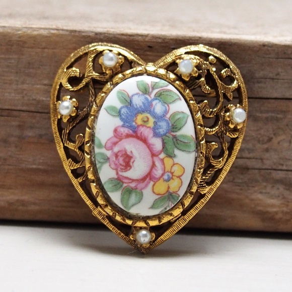 Vintage Jewelry - Porcelain Handpainted Floral Pearls Heart Brooch